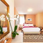 Hotel In Art Boutique