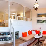 In Art Boutique Hotel