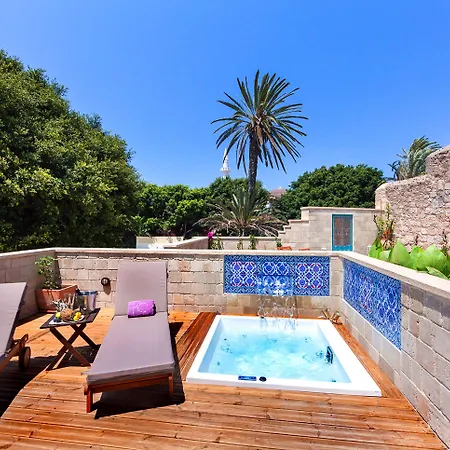 In Camera Art Boutique 4*